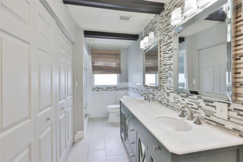 Casa en venta en Brandon, Florida, 4 dormitorios, 204.2 m2 № 2097738 - foto 23