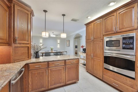 Casa en venta en Brandon, Florida, 4 dormitorios, 204.2 m2 № 2097738 - foto 10