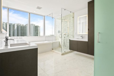 Copropriété à vendre à Miami, Floride: 3 chambres, 204.76 m2 № 2177668 - photo 28