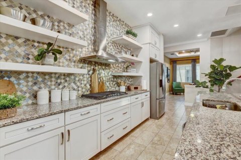 House in Apollo Beach, Florida 4 bedrooms, 294.59 sq.m. № 2222881 - photo 6