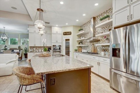 House in Apollo Beach, Florida 4 bedrooms, 294.59 sq.m. № 2222881 - photo 7