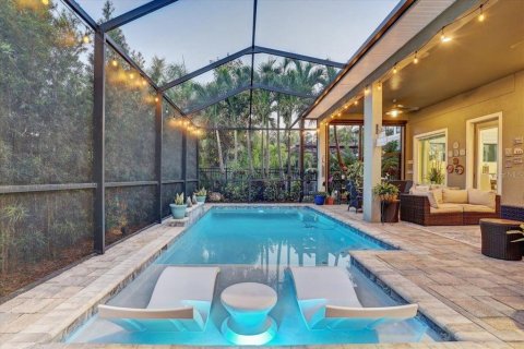 House in Apollo Beach, Florida 4 bedrooms, 294.59 sq.m. № 2222881 - photo 2