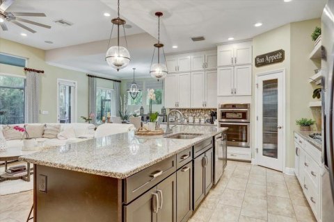 House in Apollo Beach, Florida 4 bedrooms, 294.59 sq.m. № 2222881 - photo 8