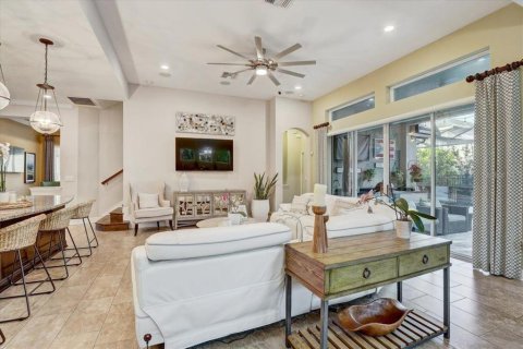House in Apollo Beach, Florida 4 bedrooms, 294.59 sq.m. № 2222881 - photo 10
