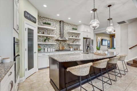 House in Apollo Beach, Florida 4 bedrooms, 294.59 sq.m. № 2222881 - photo 5