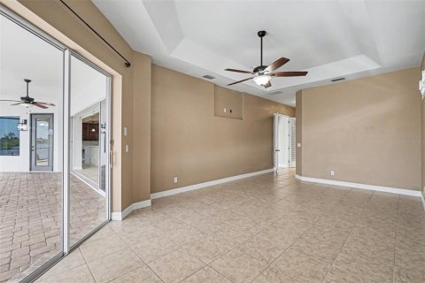 Casa en venta en Cape Coral, Florida, 3 dormitorios, 236.99 m2 № 2419187 - foto 18