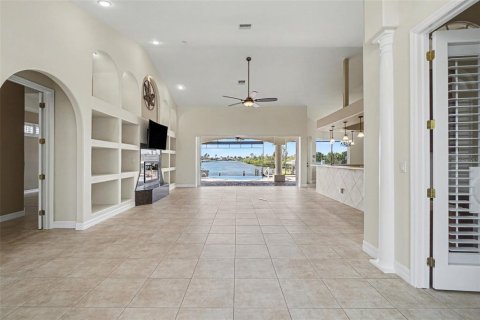 Casa en venta en Cape Coral, Florida, 3 dormitorios, 236.99 m2 № 2419187 - foto 7