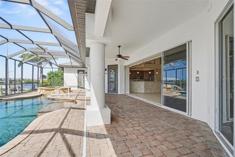 Casa en venta en Cape Coral, Florida, 3 dormitorios, 236.99 m2 № 2419187 - foto 29