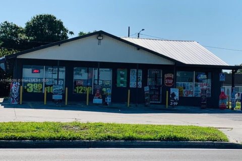 Commercial property in Clewiston, Florida № 1844062 - photo 1