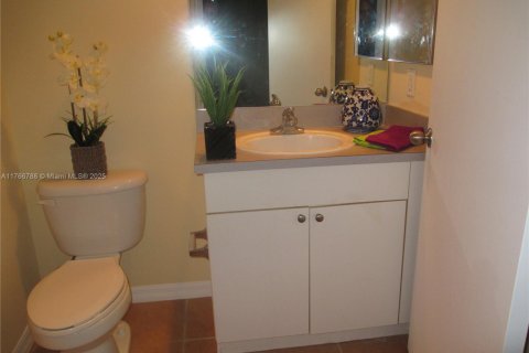 Condominio en alquiler en Surfside, Florida, 2 dormitorios, 93.09 m2 № 2085843 - foto 9