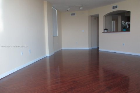 Condominio en alquiler en Surfside, Florida, 2 dormitorios, 93.09 m2 № 2085843 - foto 4