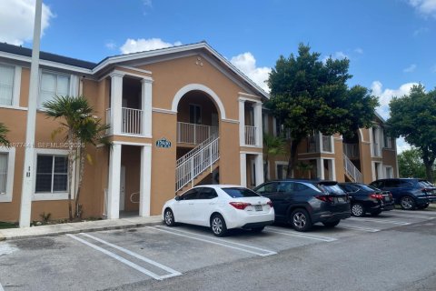 Condo in Hialeah, Florida, 2 bedrooms  № 2042142
