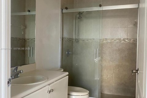 Condo in Hialeah, Florida, 2 bedrooms  № 2042142 - photo 25