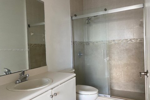 Condo in Hialeah, Florida, 2 bedrooms  № 2042142 - photo 27