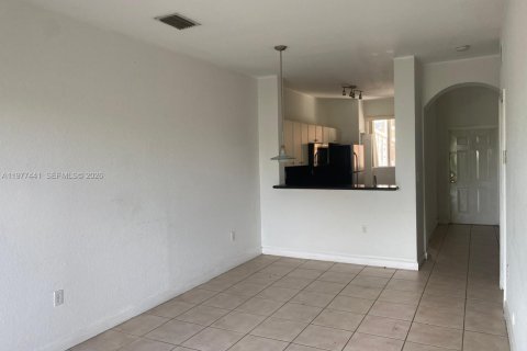 Condo in Hialeah, Florida, 2 bedrooms  № 2042142 - photo 8