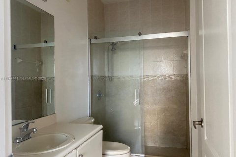Condo in Hialeah, Florida, 2 bedrooms  № 2042142 - photo 26