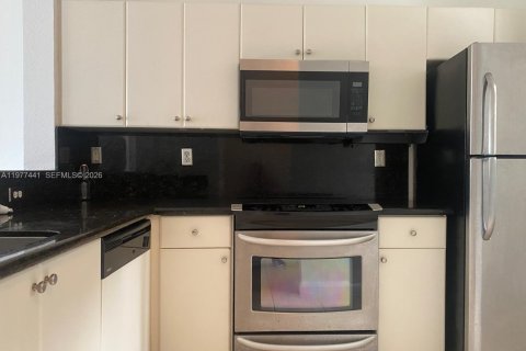 Condo in Hialeah, Florida, 2 bedrooms  № 2042142 - photo 5