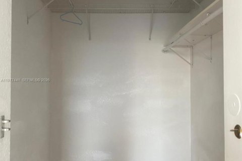 Condo in Hialeah, Florida, 2 bedrooms  № 2042142 - photo 22