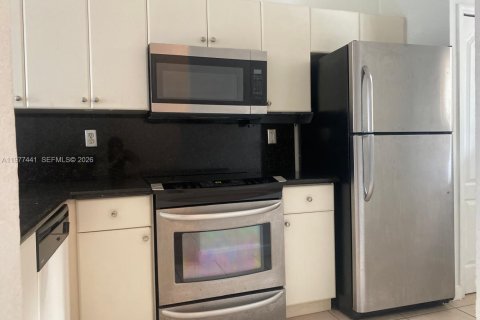Condo in Hialeah, Florida, 2 bedrooms  № 2042142 - photo 7