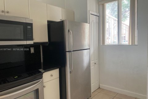 Condo in Hialeah, Florida, 2 bedrooms  № 2042142 - photo 6