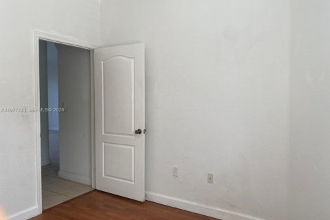 Condo in Hialeah, Florida, 2 bedrooms  № 2042142 - photo 18