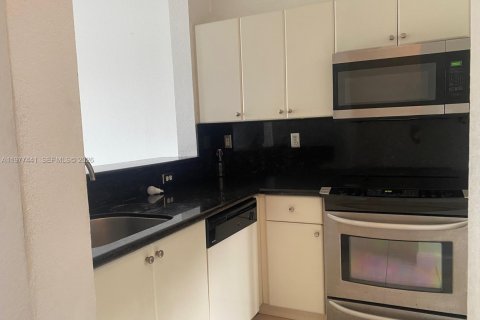 Condo in Hialeah, Florida, 2 bedrooms  № 2042142 - photo 4