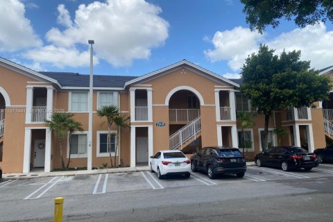 Condo in Hialeah, Florida, 2 bedrooms  № 2042142 - photo 2