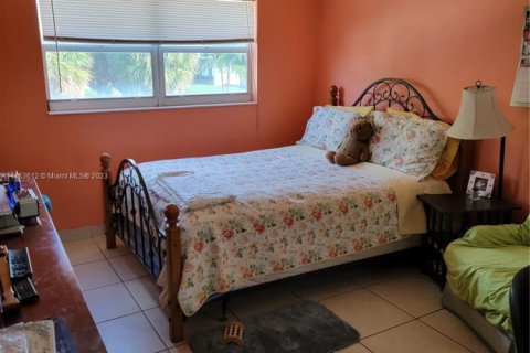 Condo in Hollywood, Florida, 2 bedrooms № 1958554 - photo 19