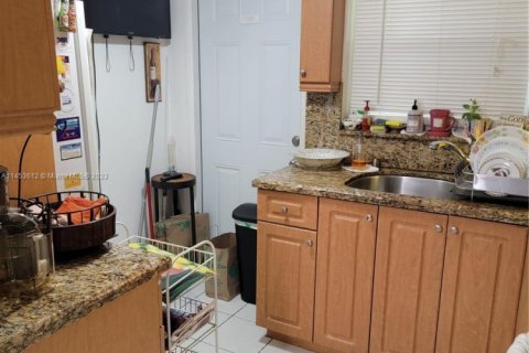 Condo in Hollywood, Florida, 2 bedrooms № 1958554 - photo 10