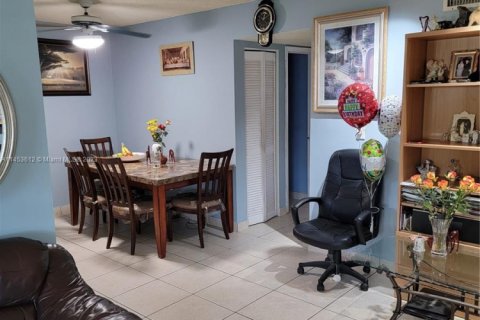 Condo in Hollywood, Florida, 2 bedrooms № 1958554 - photo 6