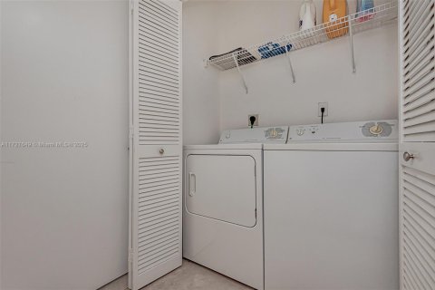 Copropriété à louer à Miami Beach, Floride: 2 chambres, 109.62 m2 № 1862041 - photo 16