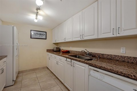 Copropriété à louer à Miami Beach, Floride: 2 chambres, 109.62 m2 № 1862041 - photo 5