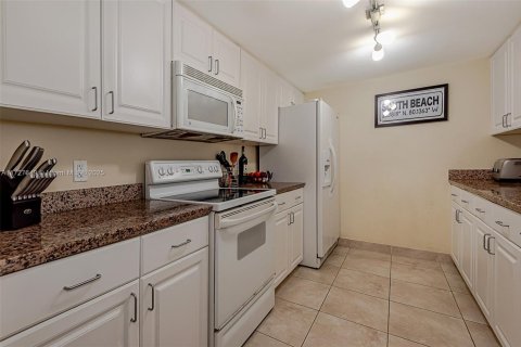 Copropriété à louer à Miami Beach, Floride: 2 chambres, 109.62 m2 № 1862041 - photo 4
