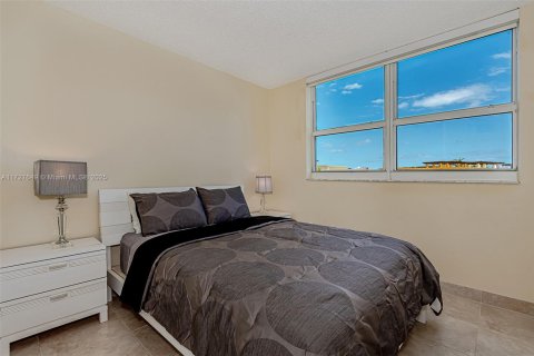 Copropriété à louer à Miami Beach, Floride: 2 chambres, 109.62 m2 № 1862041 - photo 12