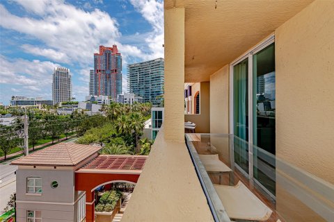 Copropriété à louer à Miami Beach, Floride: 2 chambres, 109.62 m2 № 1862041 - photo 1