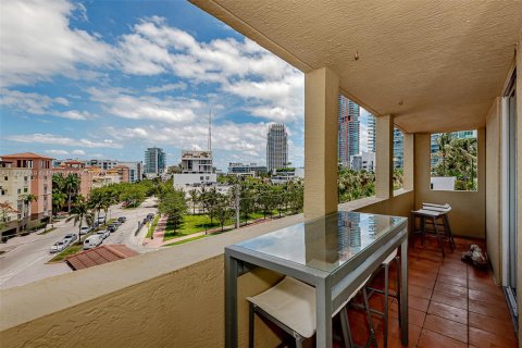 Copropriété à louer à Miami Beach, Floride: 2 chambres, 109.62 m2 № 1862041 - photo 17