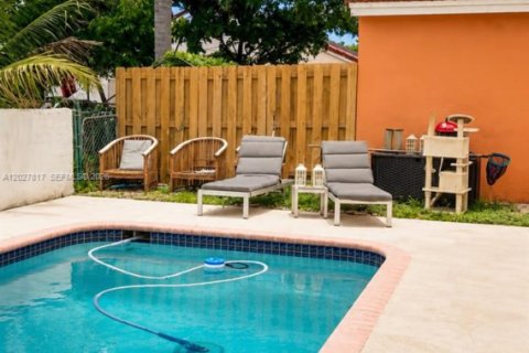 House in Miami Gardens, Florida 4 bedrooms, 207.36 sq.m. № 2257708 - photo 14