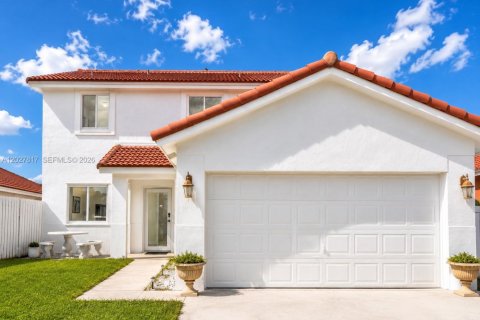 House in Miami Gardens, Florida 4 bedrooms, 207.36 sq.m. № 2257708 - photo 2
