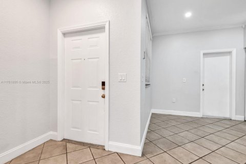 Townhouse in Weston, Florida 2 bedrooms, 107.3 sq.m. № 1712003 - photo 8