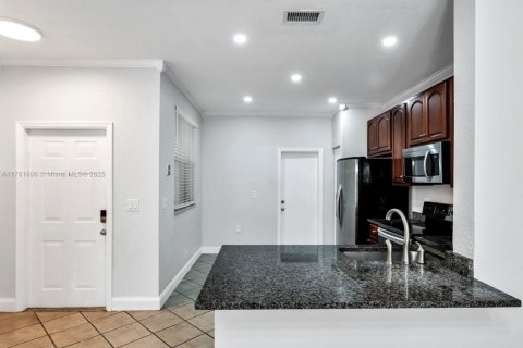 Townhouse in Weston, Florida 2 bedrooms, 107.3 sq.m. № 1712003 - photo 18