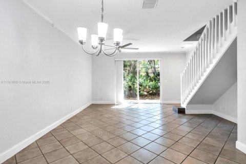 Townhouse in Weston, Florida 2 bedrooms, 107.3 sq.m. № 1712003 - photo 11