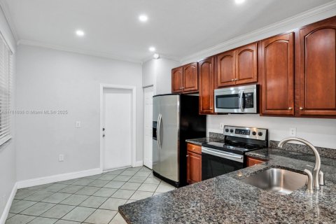 Townhouse in Weston, Florida 2 bedrooms, 107.3 sq.m. № 1712003 - photo 20