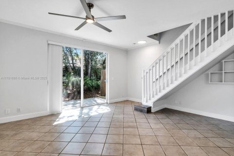 Townhouse in Weston, Florida 2 bedrooms, 107.3 sq.m. № 1712003 - photo 14