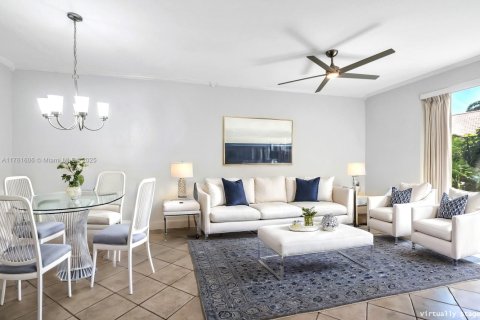 Townhouse in Weston, Florida 2 bedrooms, 107.3 sq.m. № 1712003 - photo 12