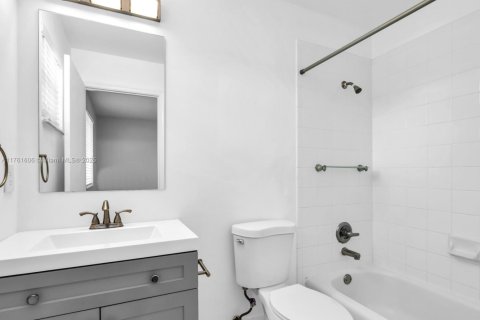 Townhouse in Weston, Florida 2 bedrooms, 107.3 sq.m. № 1712003 - photo 27