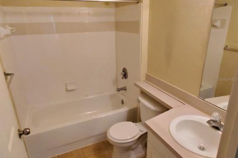 Condominio en alquiler en Zephyrhills, Florida, 3 dormitorios, 101.91 m2 № 2230357 - foto 13