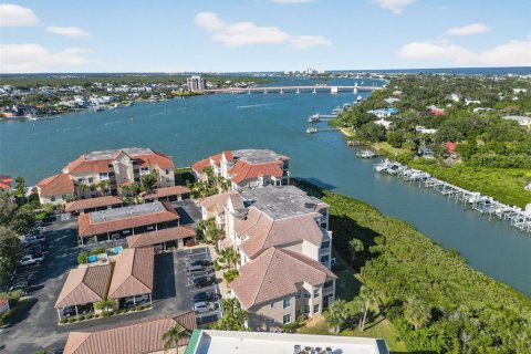 Condo à New Smyrna Beach, Floride, 3 chambres  № 2124579