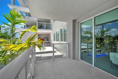 Condo in Hollywood, Florida, 1 bedroom № 1936645 - photo 12