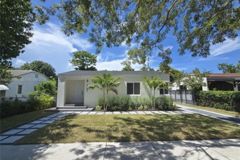 Villa ou maison à vendre à Miami, Floride: 4 chambres, 157 m2 № 2054795 - photo 2