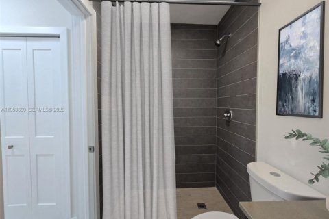 Villa ou maison à vendre à Miami, Floride: 4 chambres, 157 m2 № 2054795 - photo 22